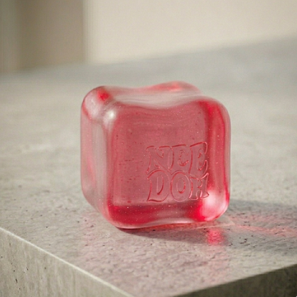 Squishy Nee Doh cube coloris rose