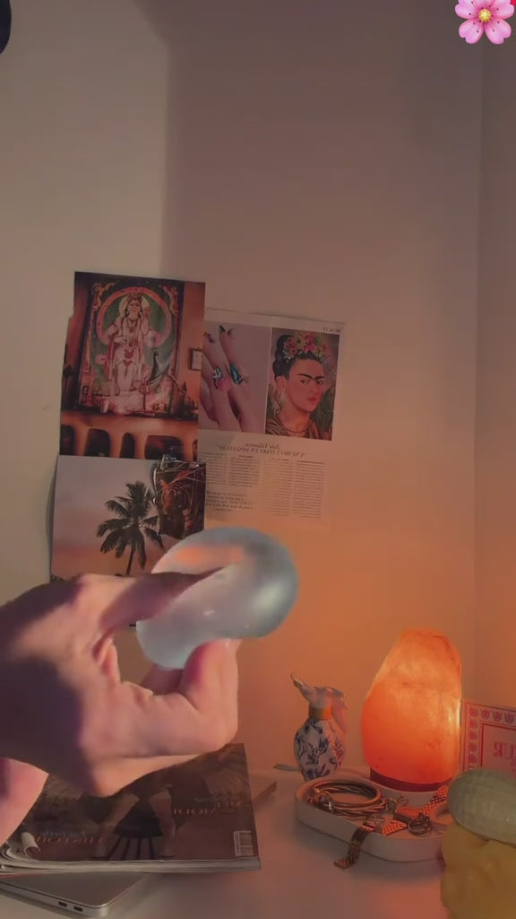 Vidéo : squishy mochi transparent en gel pressé puis étiré, rebond rapide